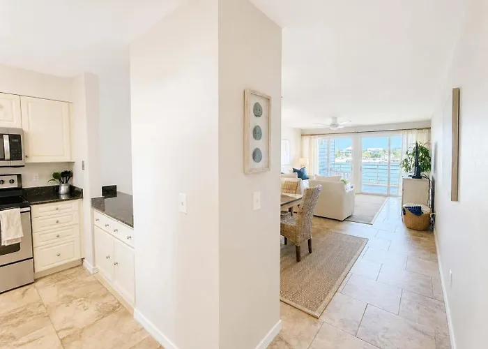 Needle Rush Point E34 Access 2 Pools Riverfront Private Holiday home