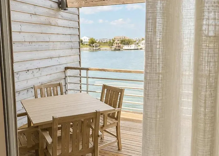 Needle Rush Point E34 Access 2 Pools Riverfront Private Pensacola
